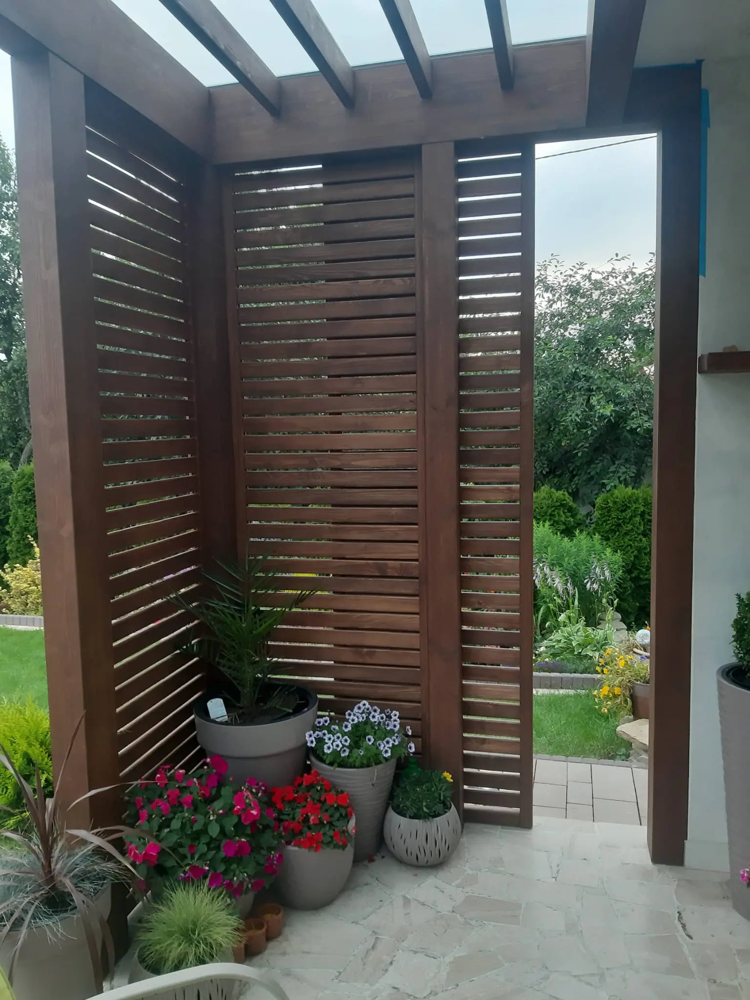 alt="Pergole i zadaszenia kryte szkłem hartowanym na konstrukcji drewnianej z drewna klejonego Rzeszów "